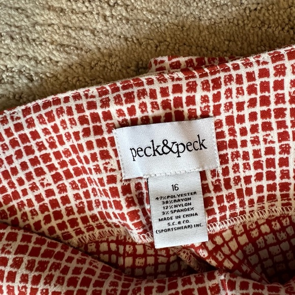 Peck & Peck Red Patterned Cropped Pants - Picture 2 of 4